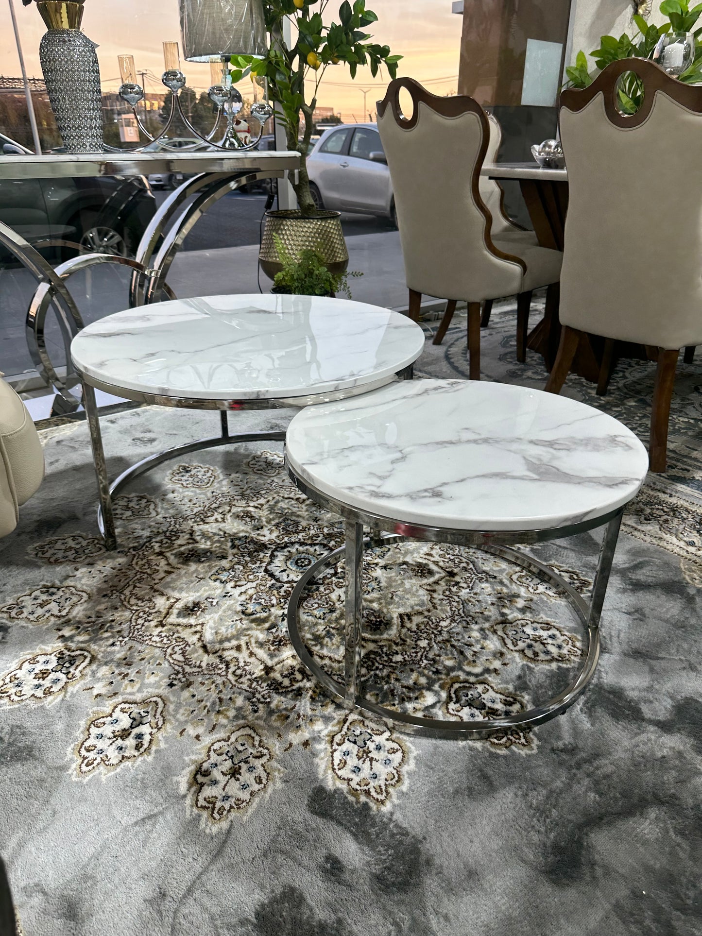 MESA NIDO DE MÁRMOL Y METAL.