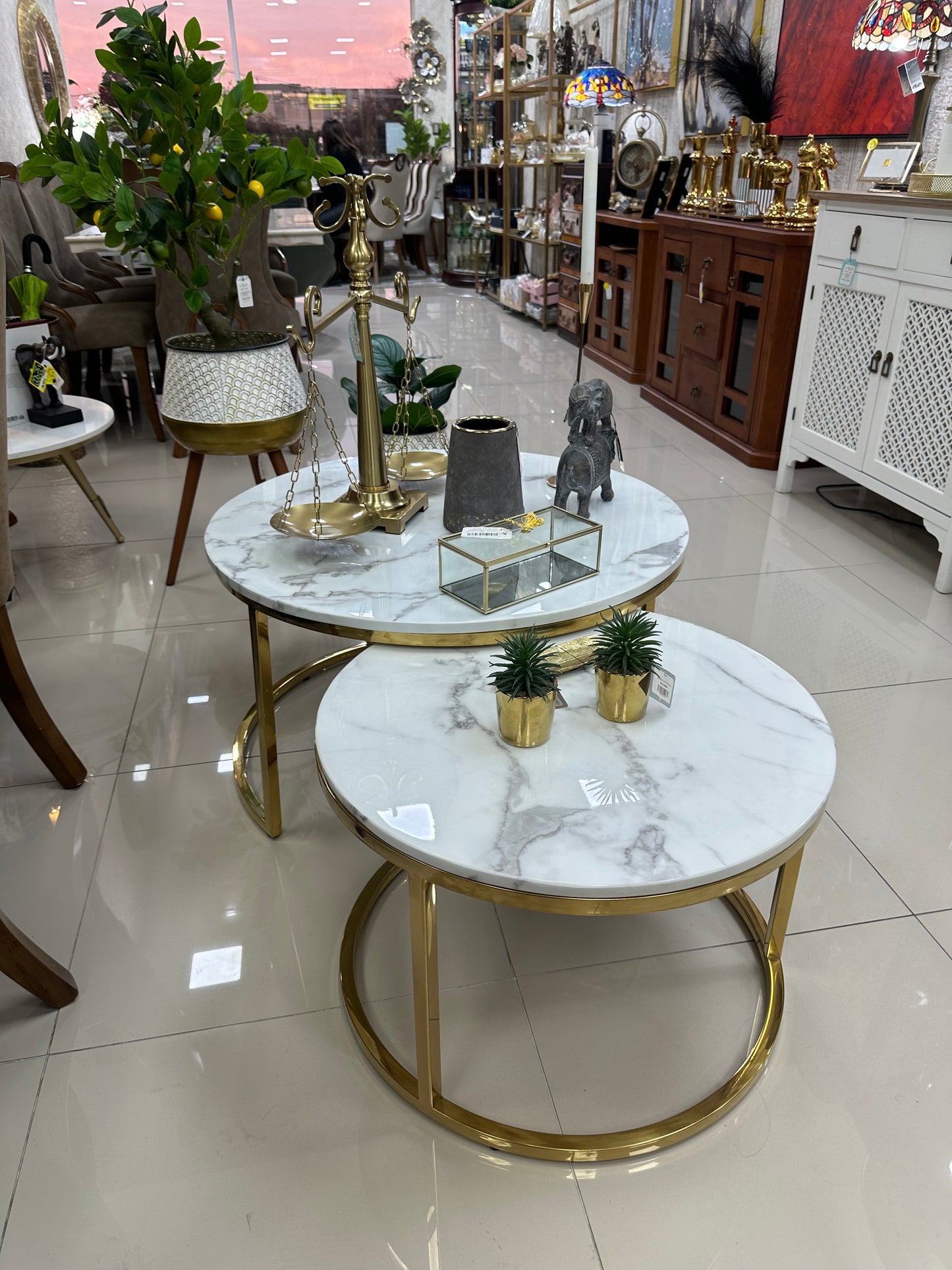 MESA NIDO DE MÁRMOL Y METAL.