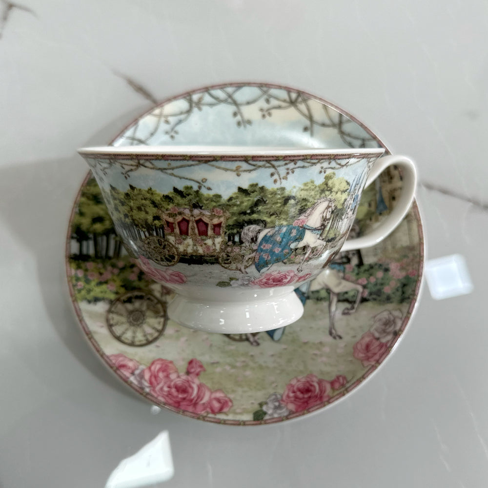 Taza con Plato de Cerámica 180cc - Diseño de Carruaje en Paisaje Rosado