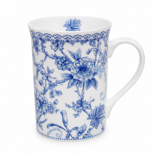 Taza Azul de Porcelana Blanca – Estampado Floral Clásico
