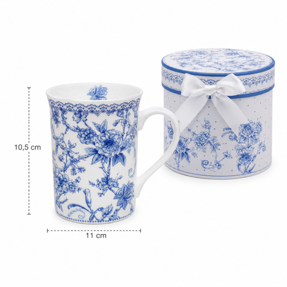 Taza Azul de Porcelana Blanca – Estampado Floral Clásico